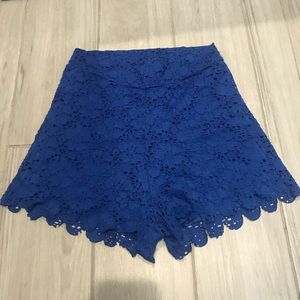 Stretchy lace shorts